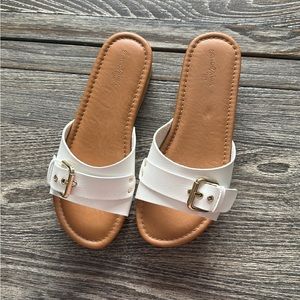 Small wedge sandals